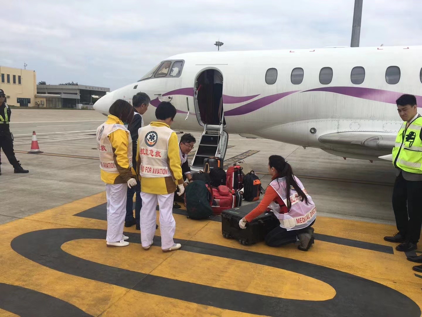 三亚香港出入境救护车出租